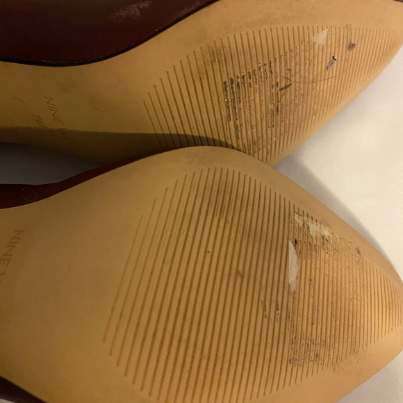 Nine West Burgundy Leather Closed Toe Heels Size 7 - Picture 10 of 11
